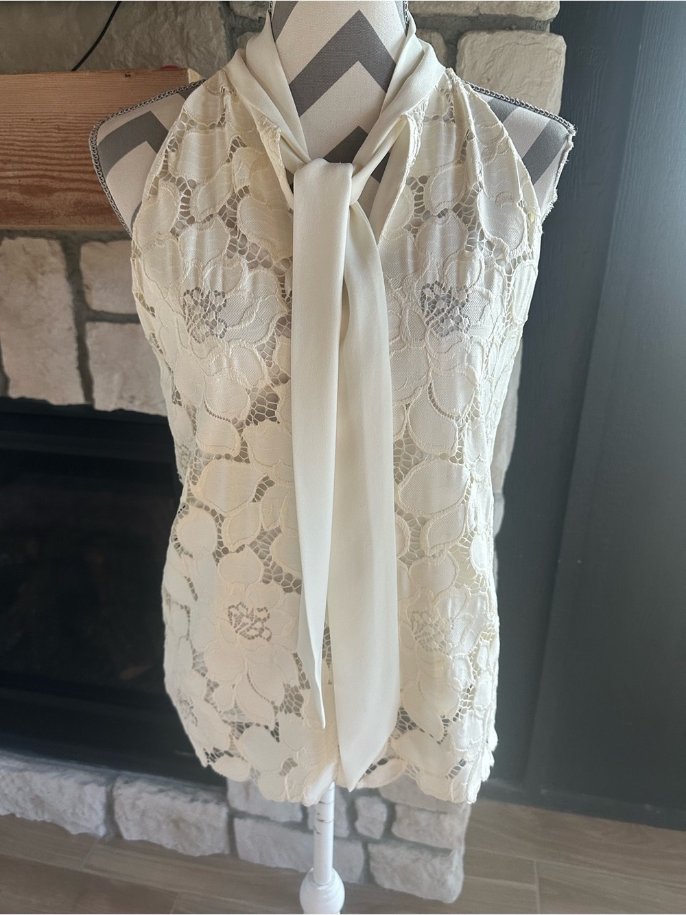 Drew Brent Ivovy Lace  sleeveless ivory floral lace blouse Size Small - Picture 5 of 7